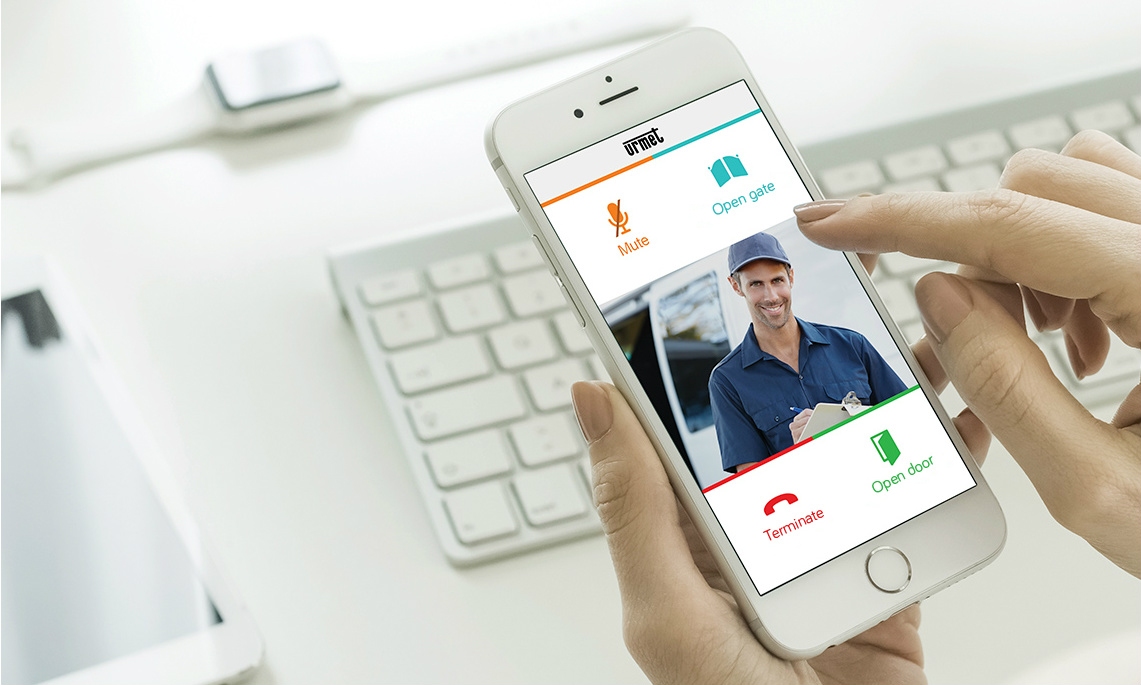 IPercom with CallMe; the app that allows you to answer your video entry calls from anywhere