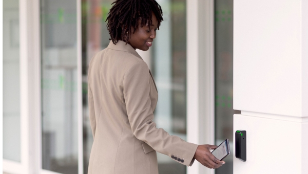 A new generation of reader is added to the Aperio digital access family