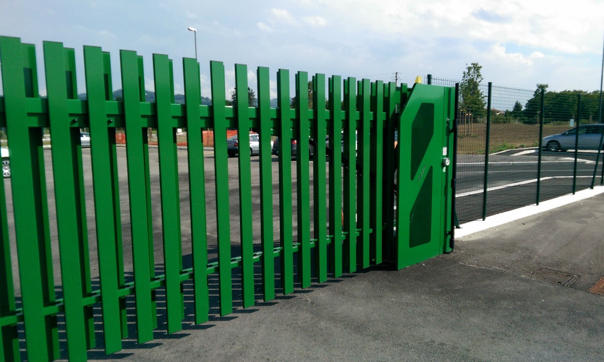 Green Gate Access Systems distribute World’s largest Vertical Lifting Gate
